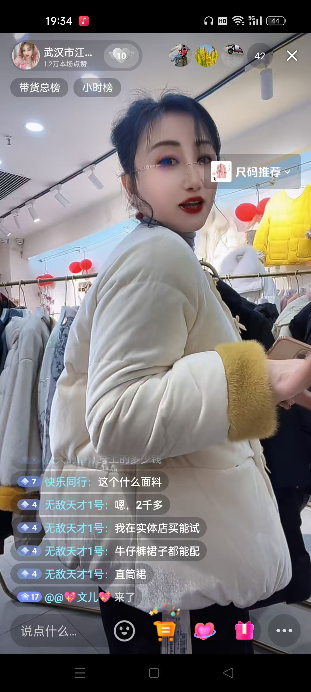 宽松型秋冬短款冬季圆领女上衣