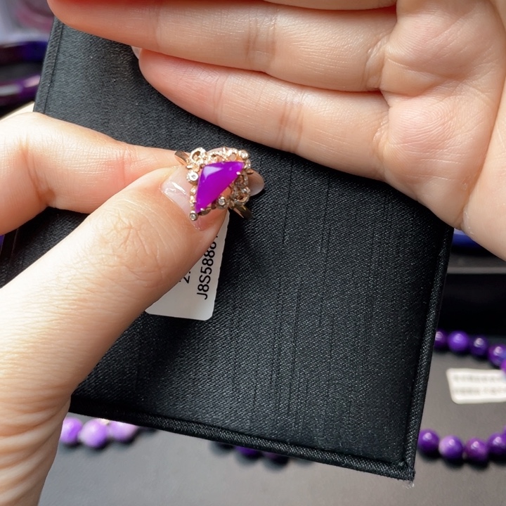 苏纪石（舒俱来）戒指18K金镶嵌