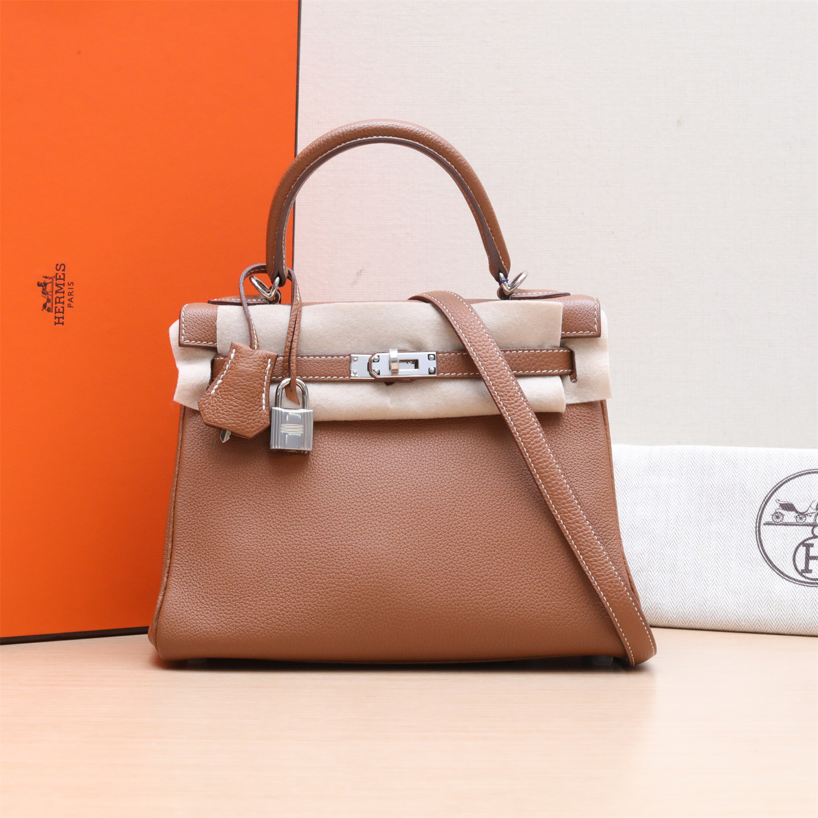 99新 Hermes/爱马仕 小花攀攀Kelly 25 37金棕色 TN皮 Y刻 银扣包