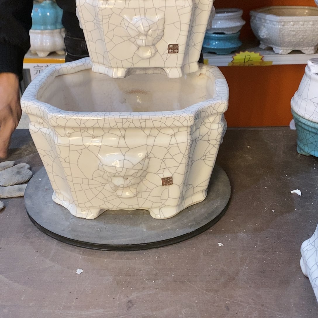 花盆花盆里放满鲜花