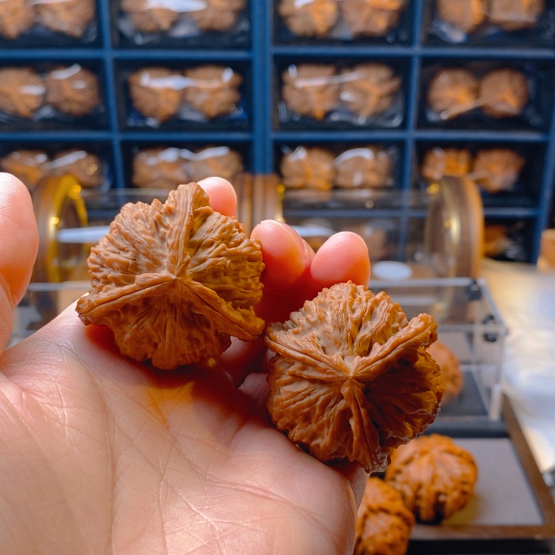 精品核桃把件43白奔