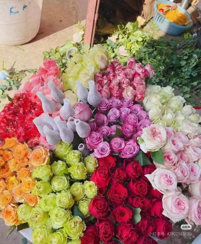 《鲜花随机15枝三种玫瑰+随机配草》满两单加保鲜剂+三单送花瓶