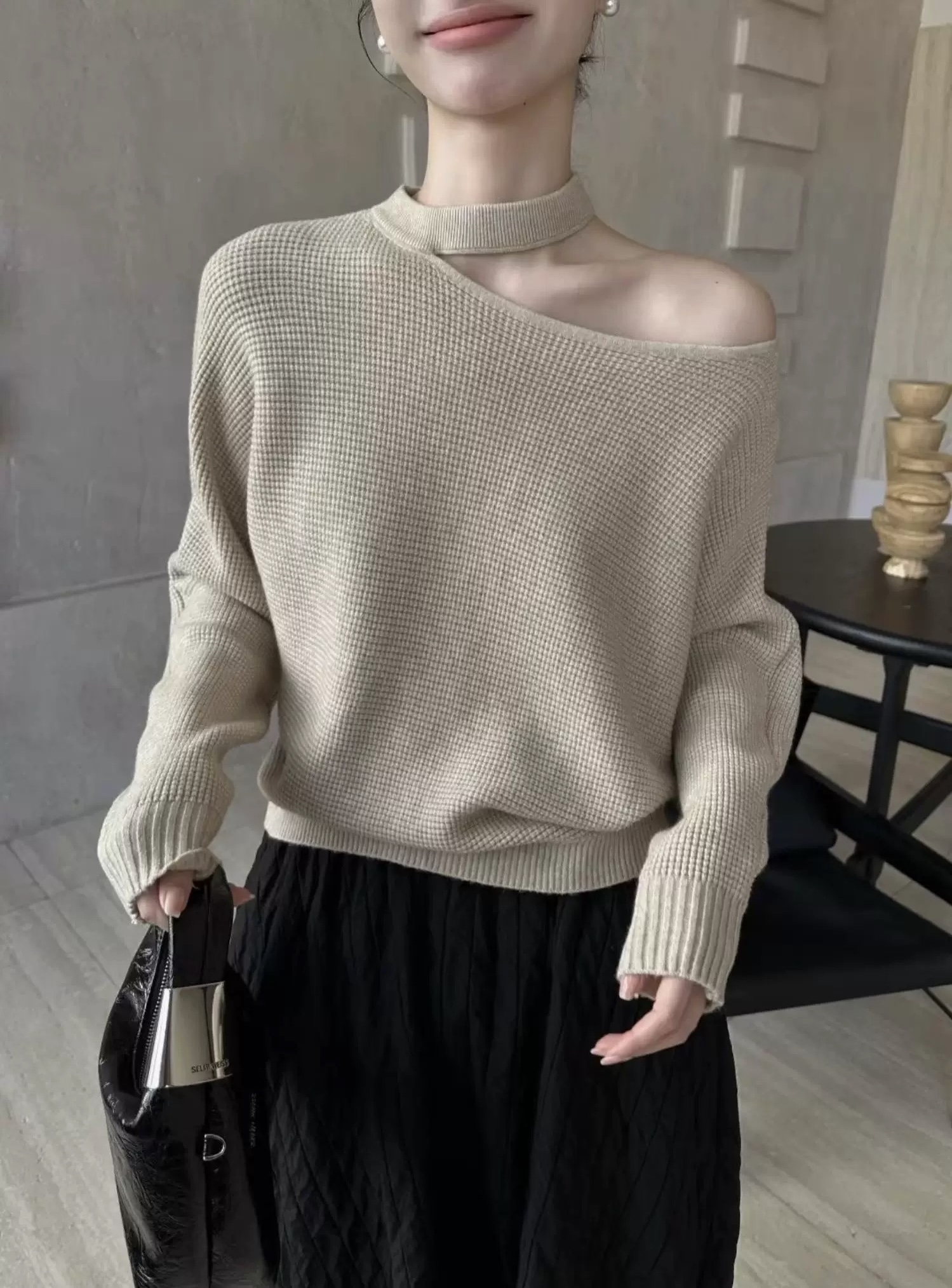 新款韩系华夫格纹理针织衫挂脖镂空露肩洋气加厚保暖毛衣MU6075