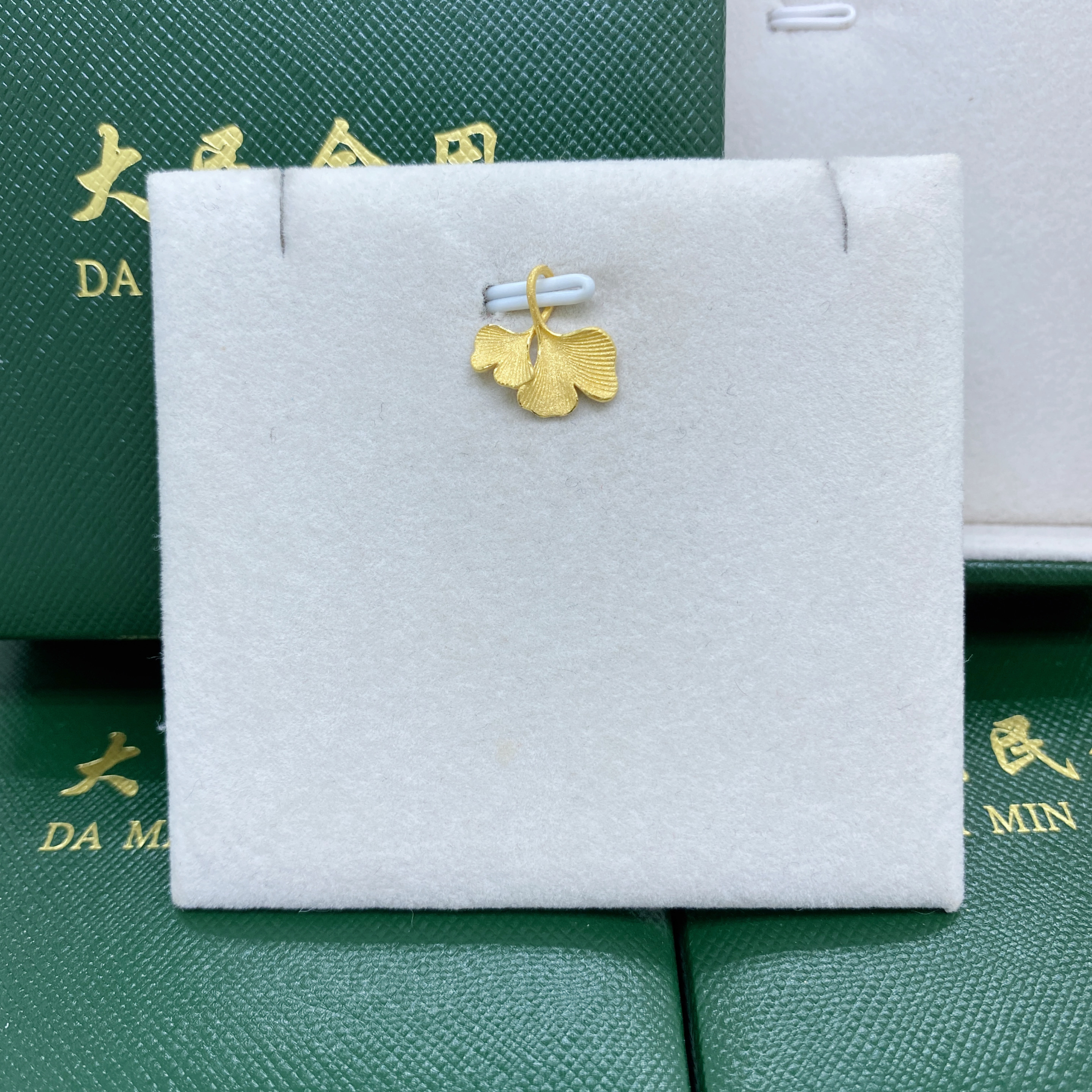大民金用#7516漂亮18K金Au750精品银杏叶吊坠精美气质百搭
