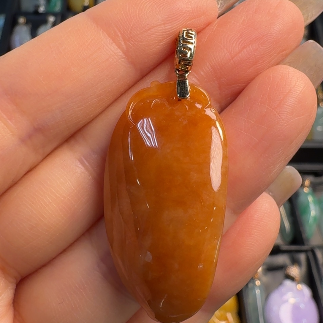 翡翠18K金镶嵌颈饰福瓜