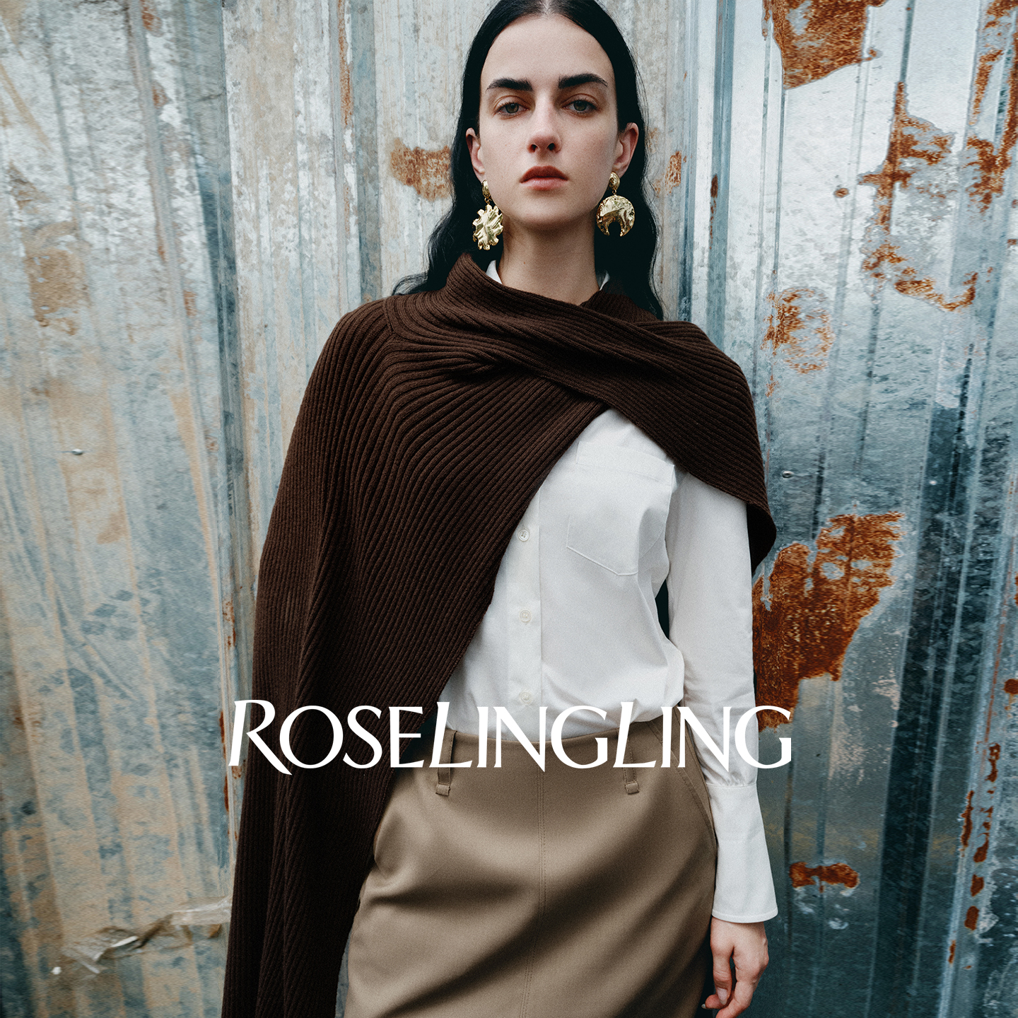 ROSELINGLING斗篷风尚流动的美亲肤软糯半精纺羊毛交叠式套头斗篷