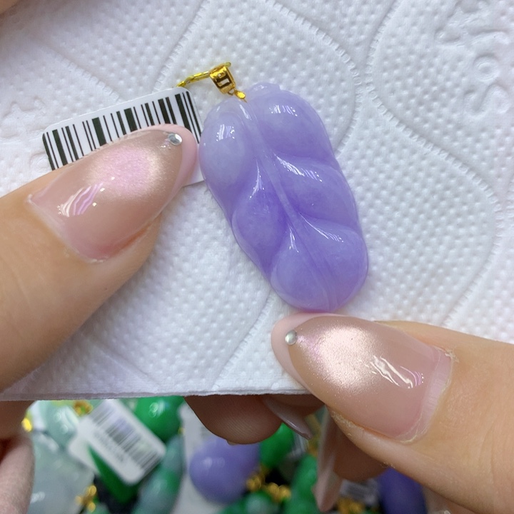 颈饰18K金镶嵌翡翠