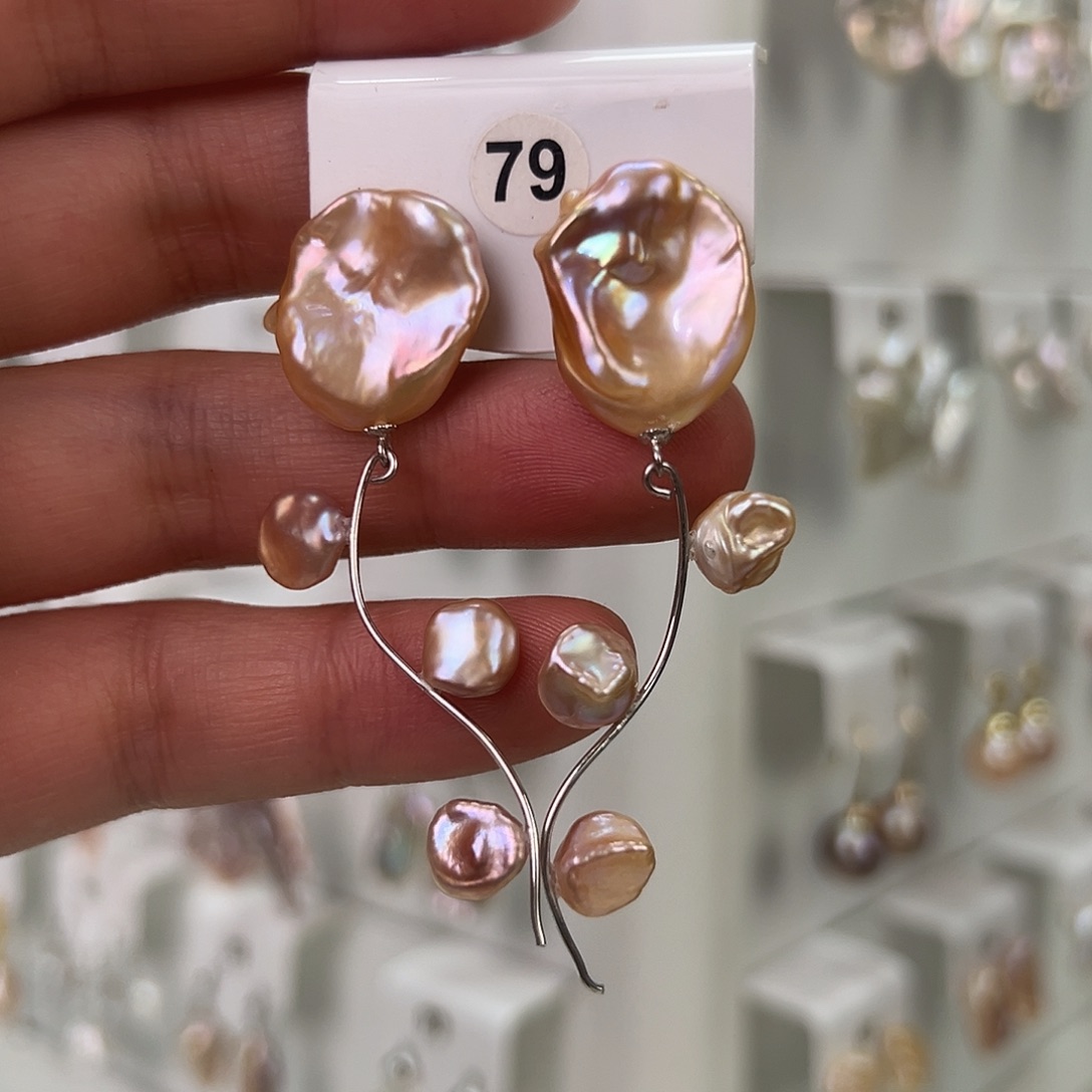 微****非金属巴洛克花瓣耳饰 