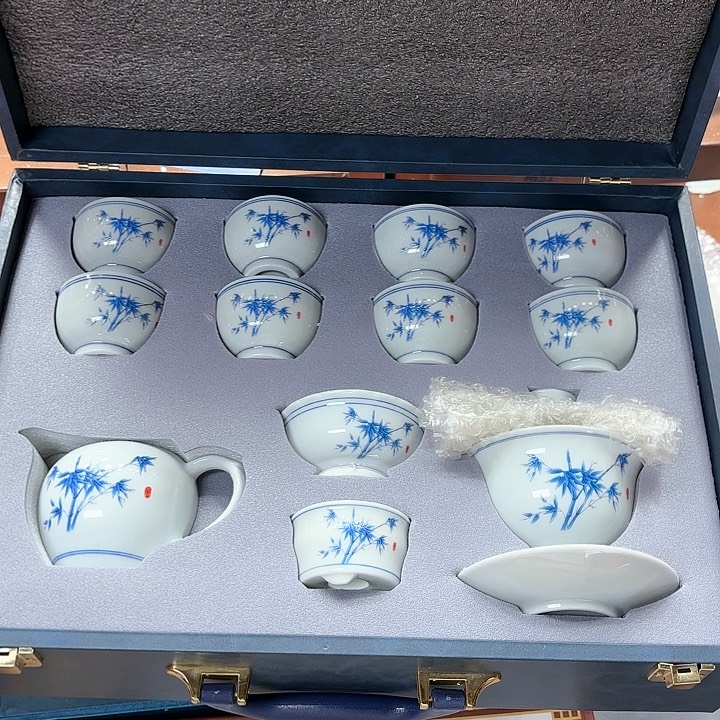 孤品茶具套装等。            