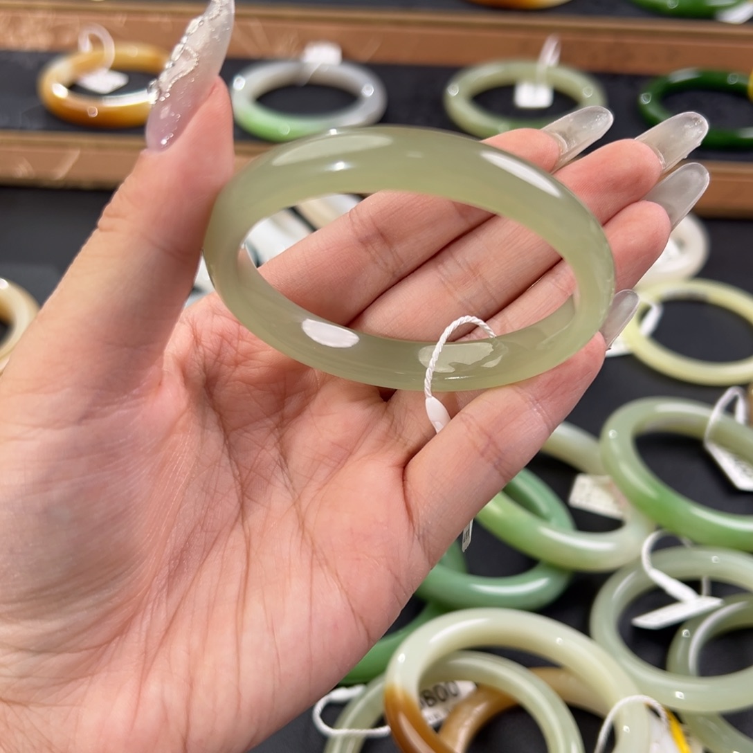 发***.和田玉未镶嵌手镯