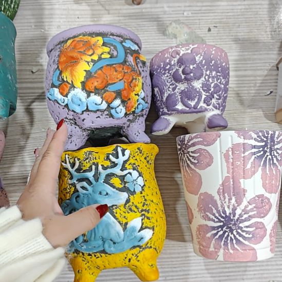 当场拍满15元发货不凑不发，花盆盆口不方不圆有针孔黑点是正常的，