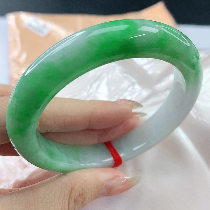 未镶嵌手镯翡翠，690