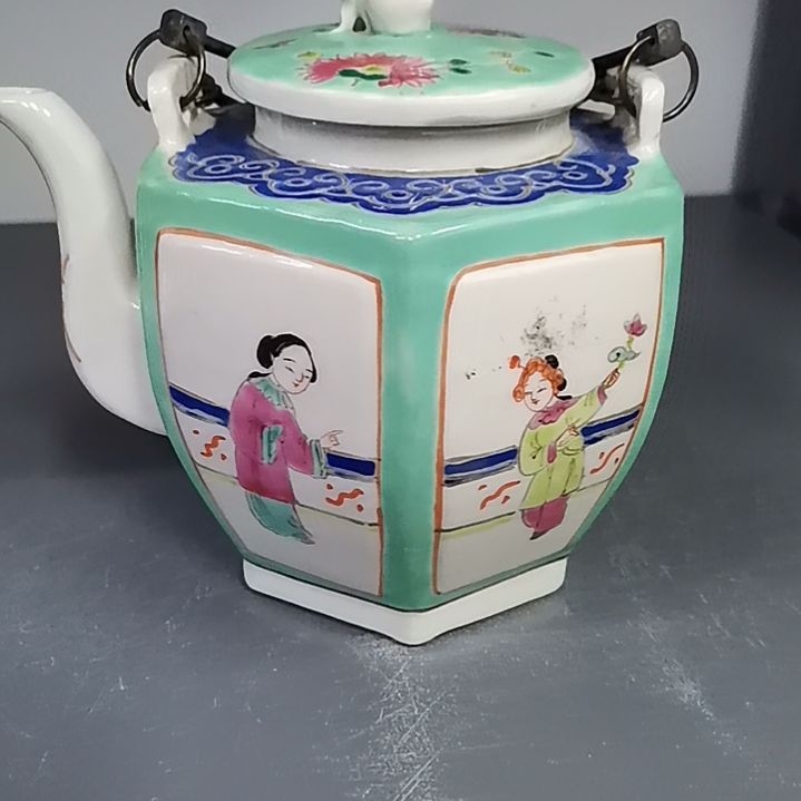 壶汽**赁六方开窗画片提梁壶一只