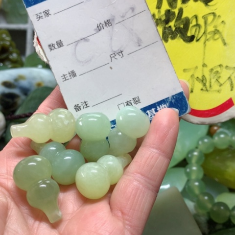 蛇纹石玉手把件未镶嵌