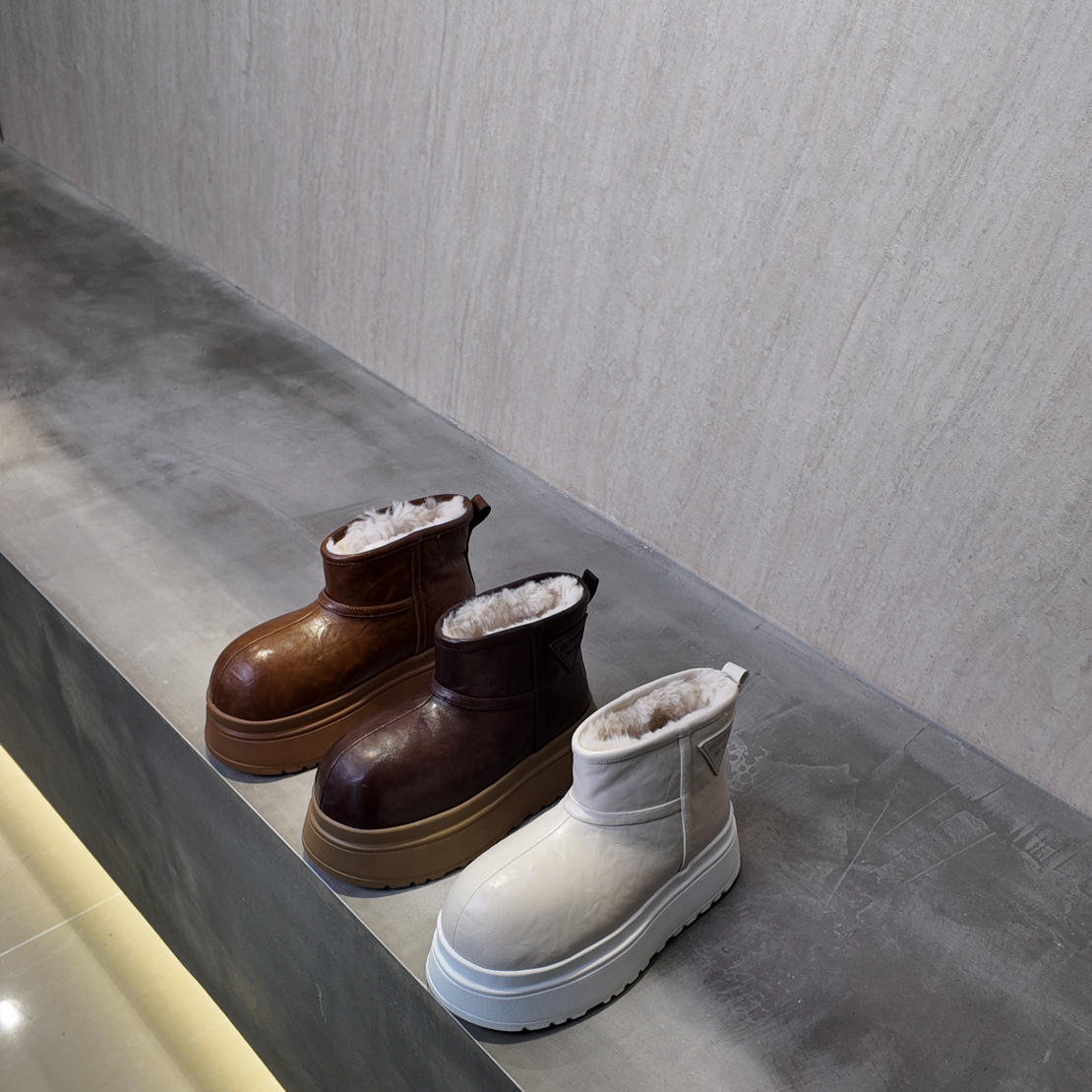 “追雪系列“增高6cm手抓纹油纳皮短筒三色女款雪地靴3013-3