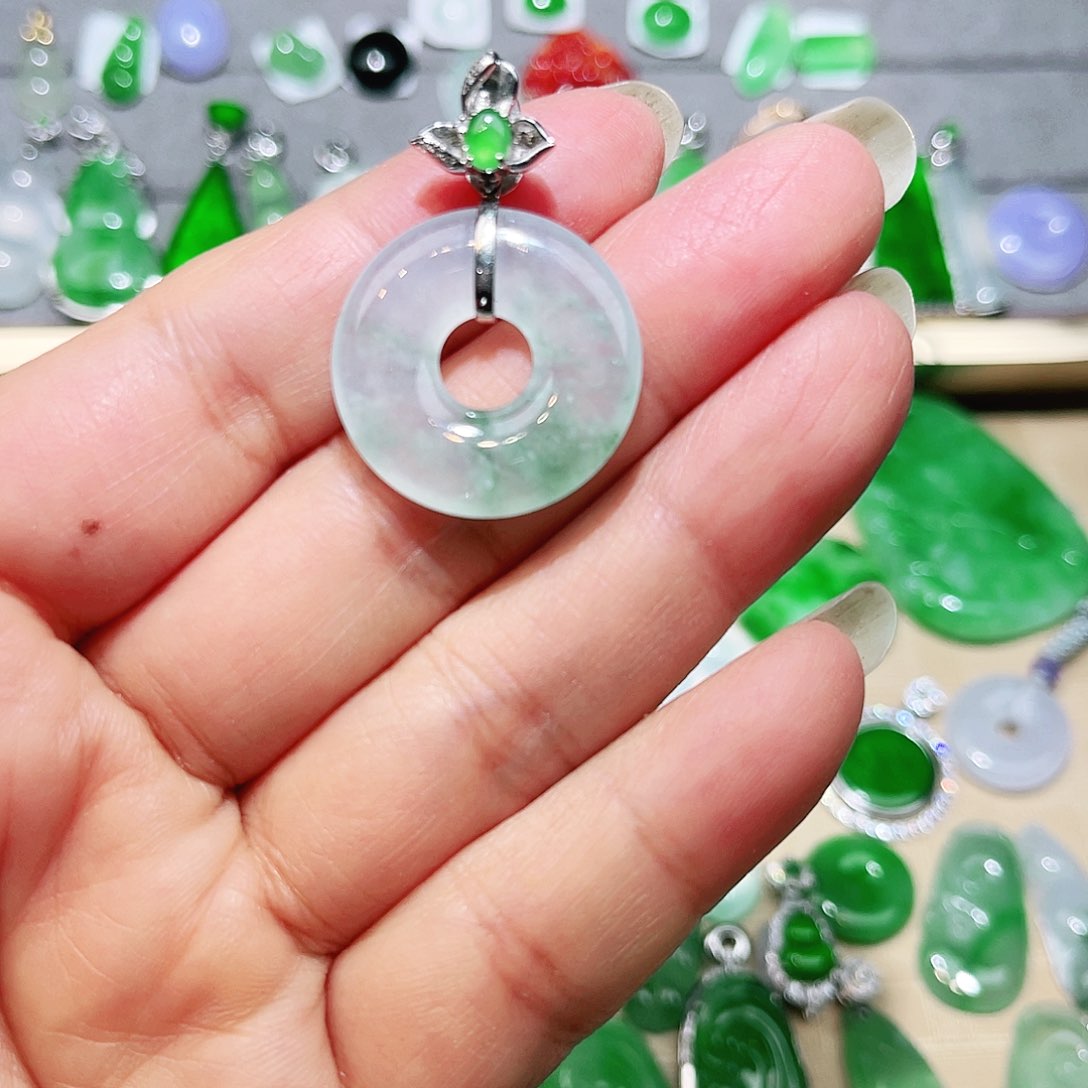 翡翠颈饰未镶嵌裸石