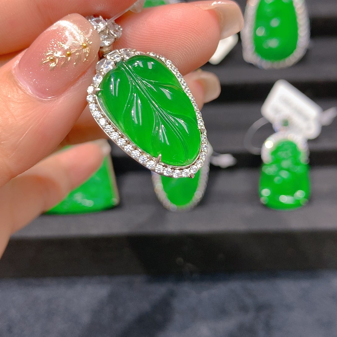 翡翠吊坠(赠链)银S925镶嵌88855