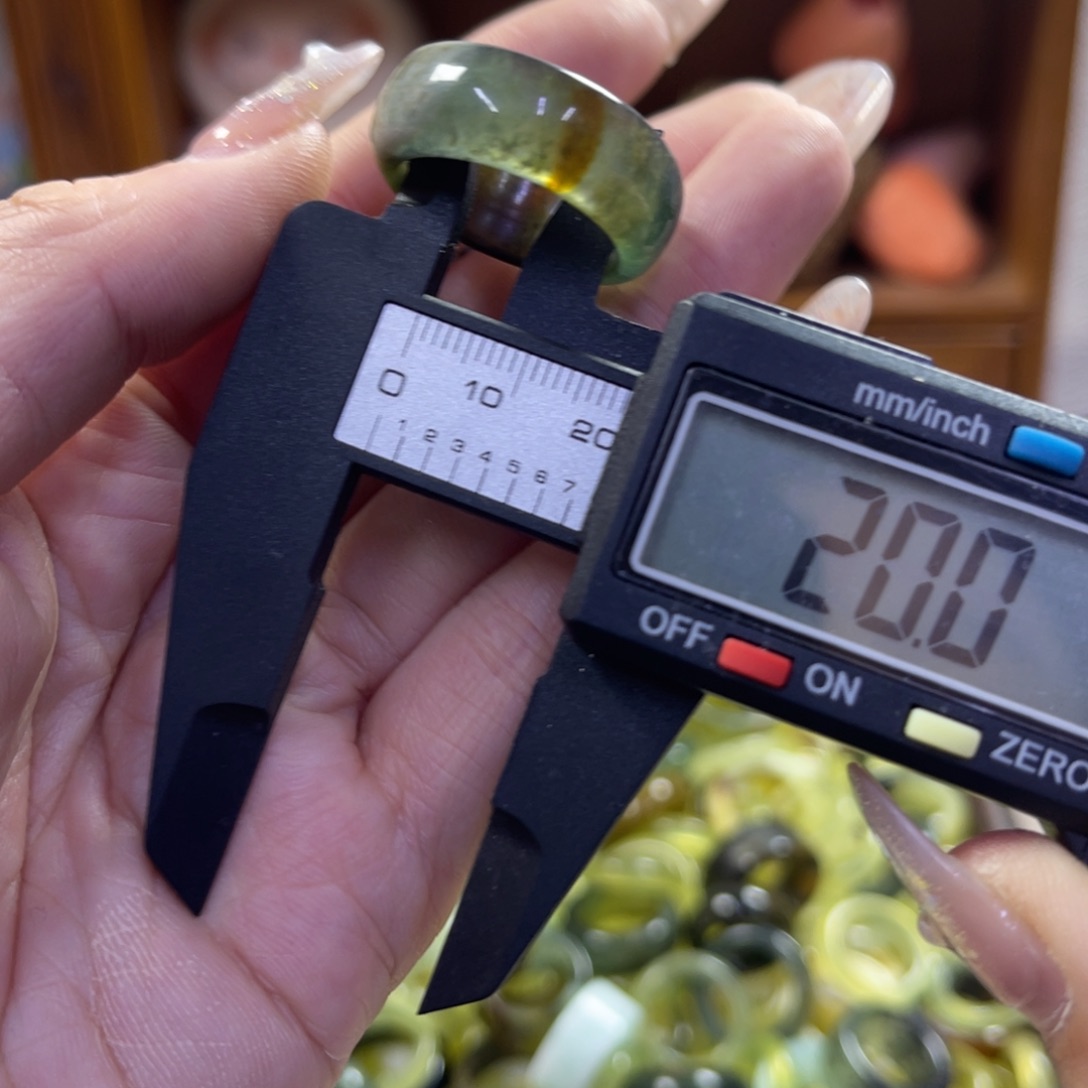 蛇纹石玉未镶嵌手镯44