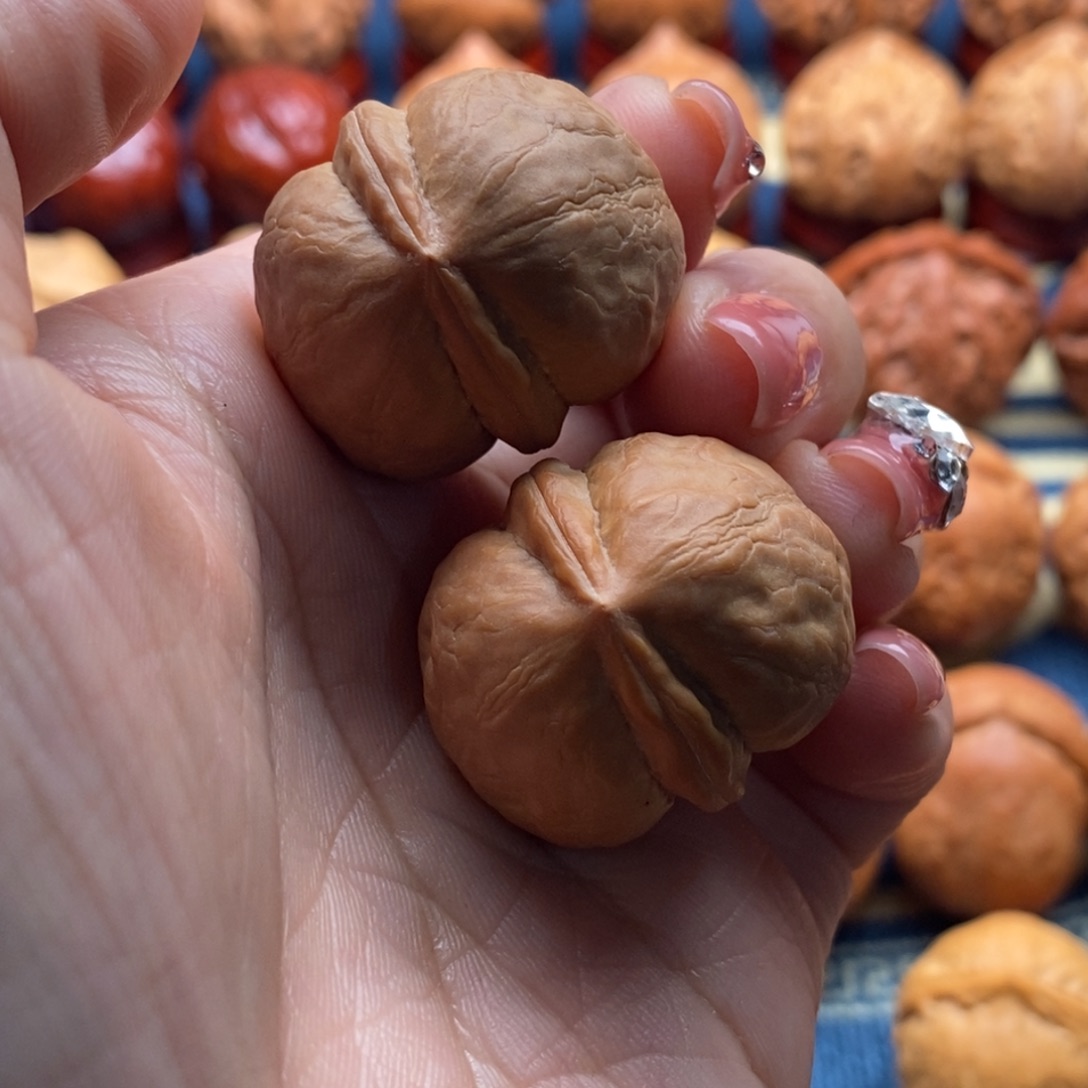 文玩核桃把件?**n精品小手捻