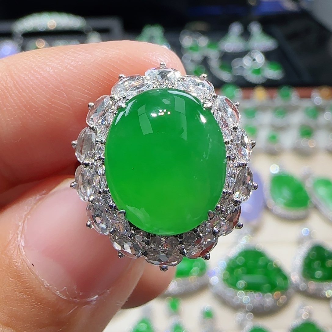 翡翠吊坠(不含链)18K金镶嵌