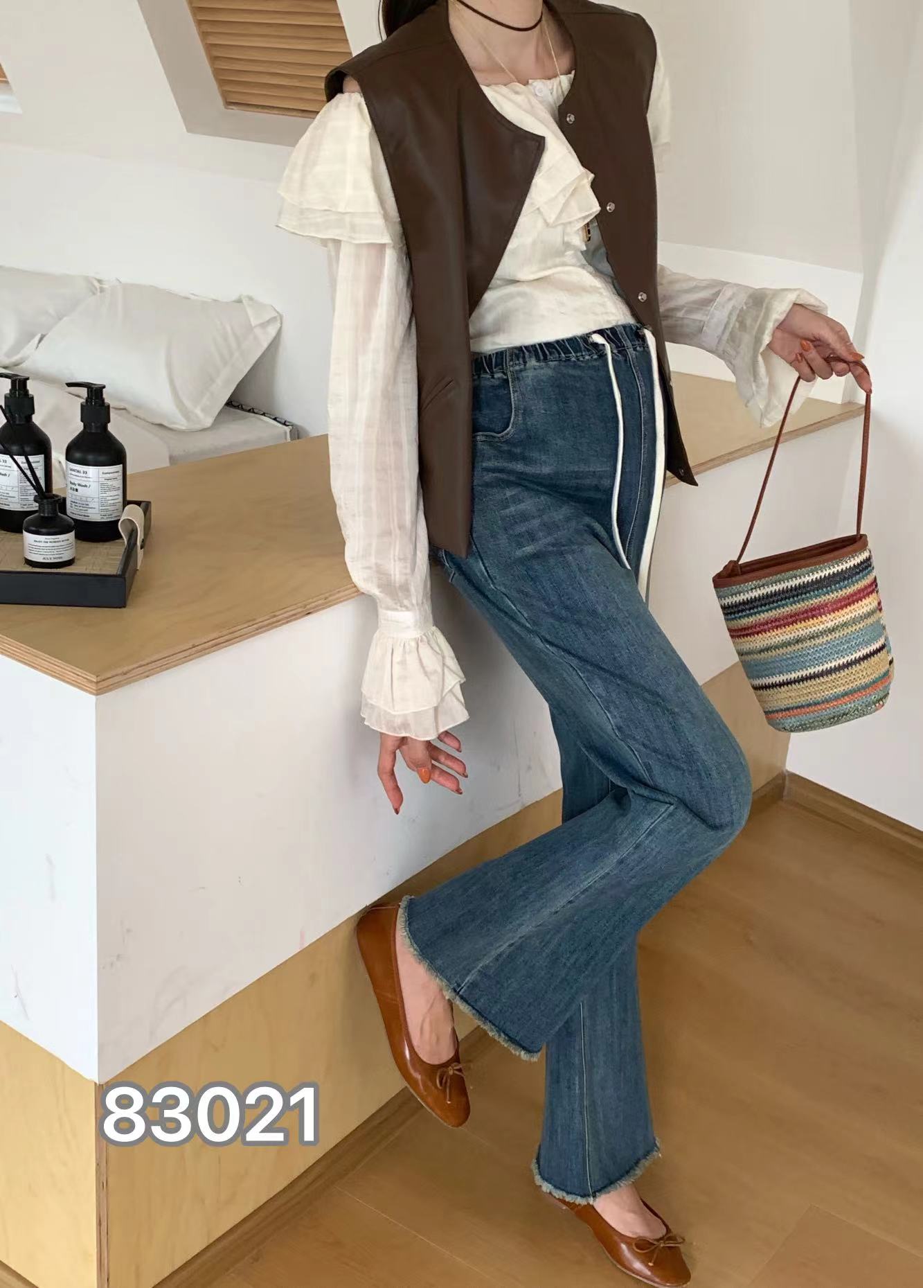 2025秋季新款孕妇微喇牛仔无托喇叭牛仔