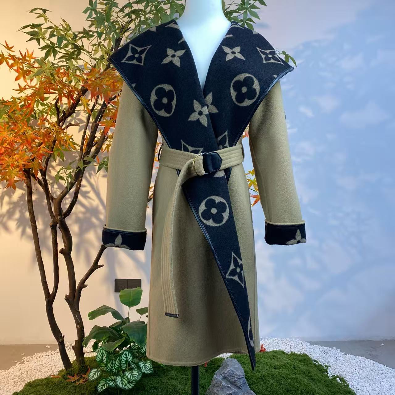 99新 LouisVuitton/路易威登 WM251111/36码/满印内衬围裹式大衣