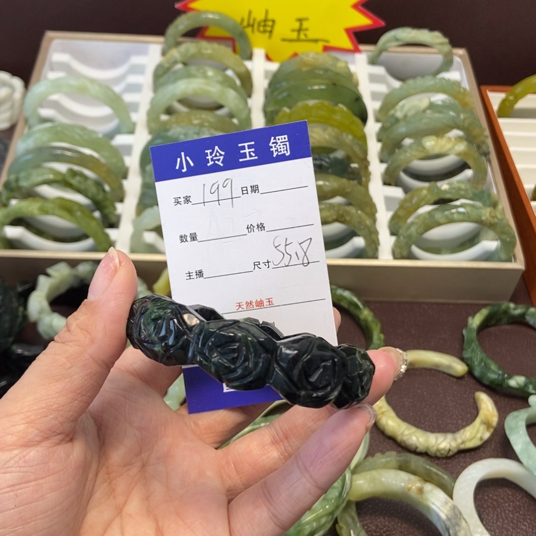 蛇纹石玉手镯未镶嵌