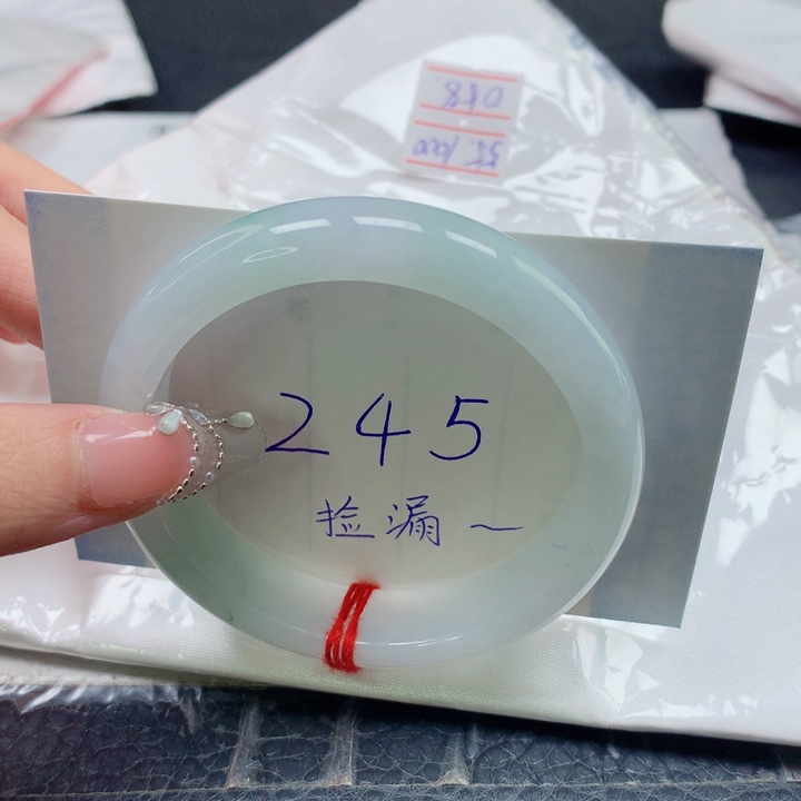 翡翠未镶嵌手镯圈口5556
