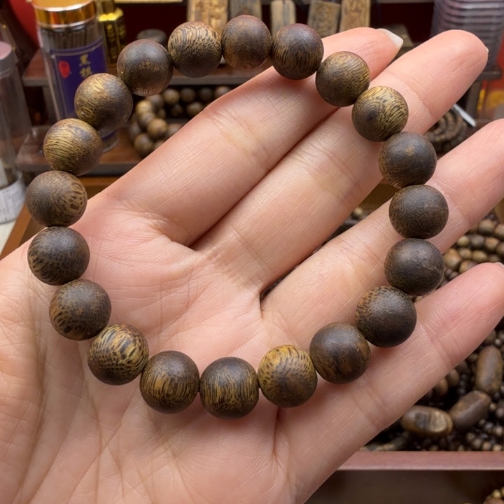 K***J沉香碎屑奇楠1.0圆珠10克＋