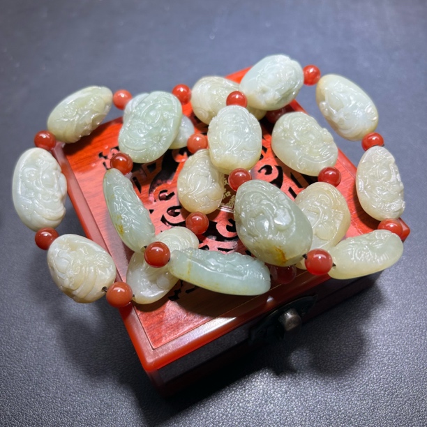 新疆和田玉 大尺寸财神 六颗 一物一证支持复检 拍一发一多样性发