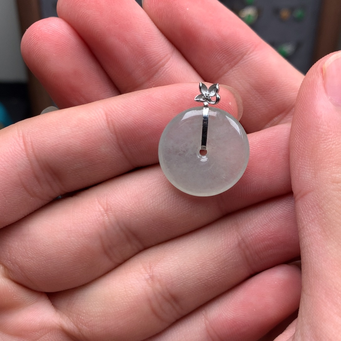 翡翠未镶嵌颈饰你是