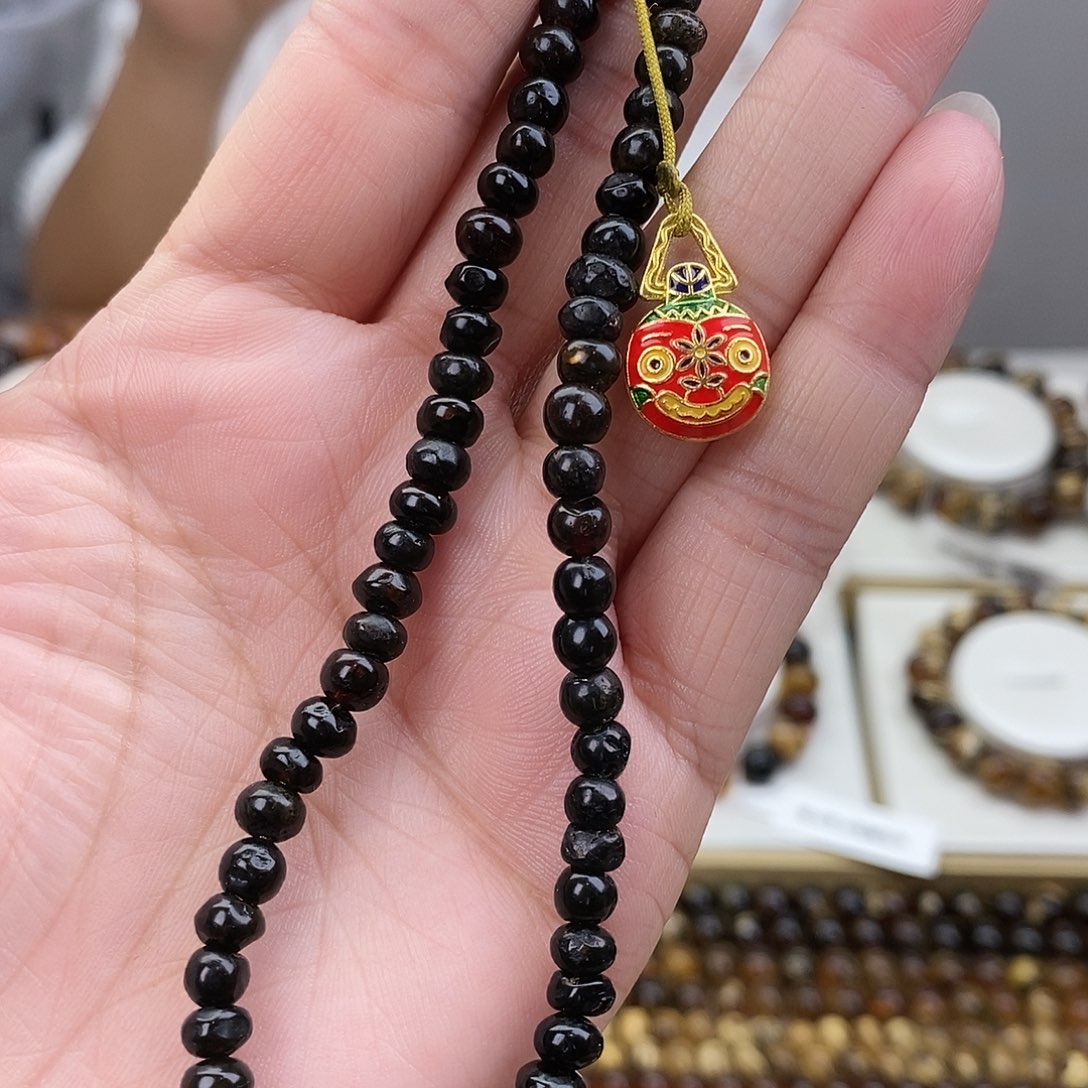 琥珀未镶嵌裸石琥珀