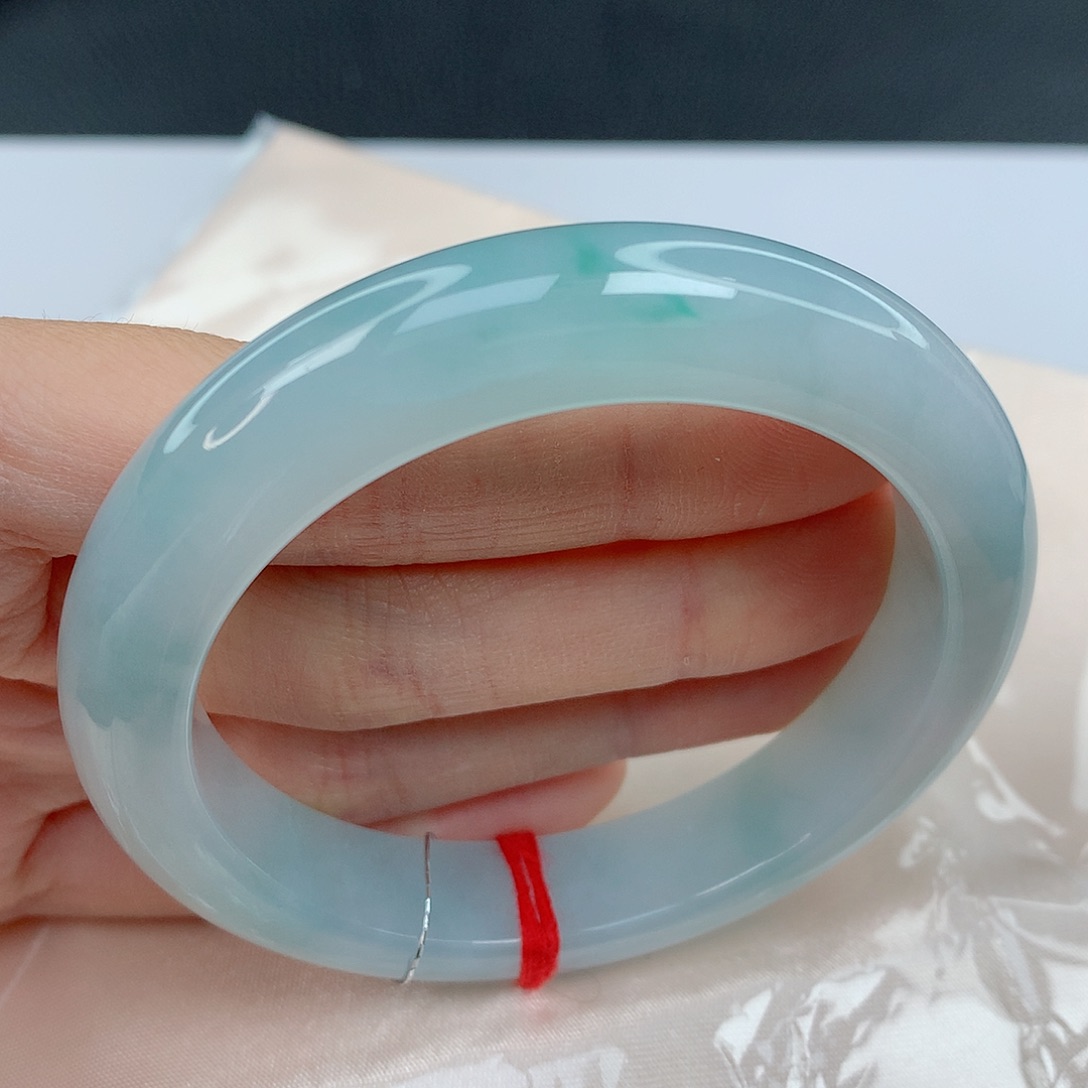 翡翠手镯未镶嵌55.5正圈胶润蓝白相间耐看