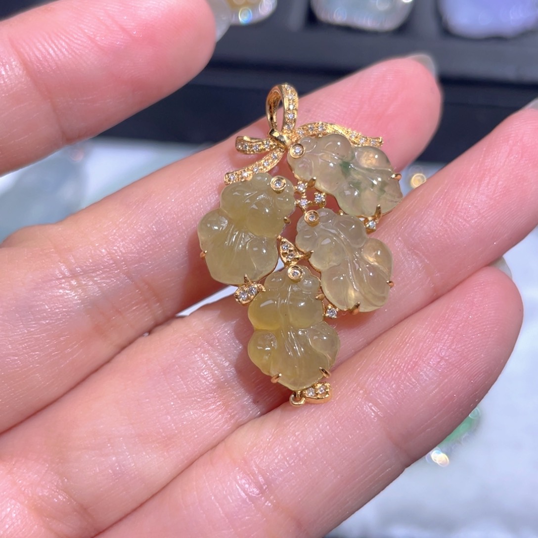 颈饰18K金镶嵌翡翠翡翠