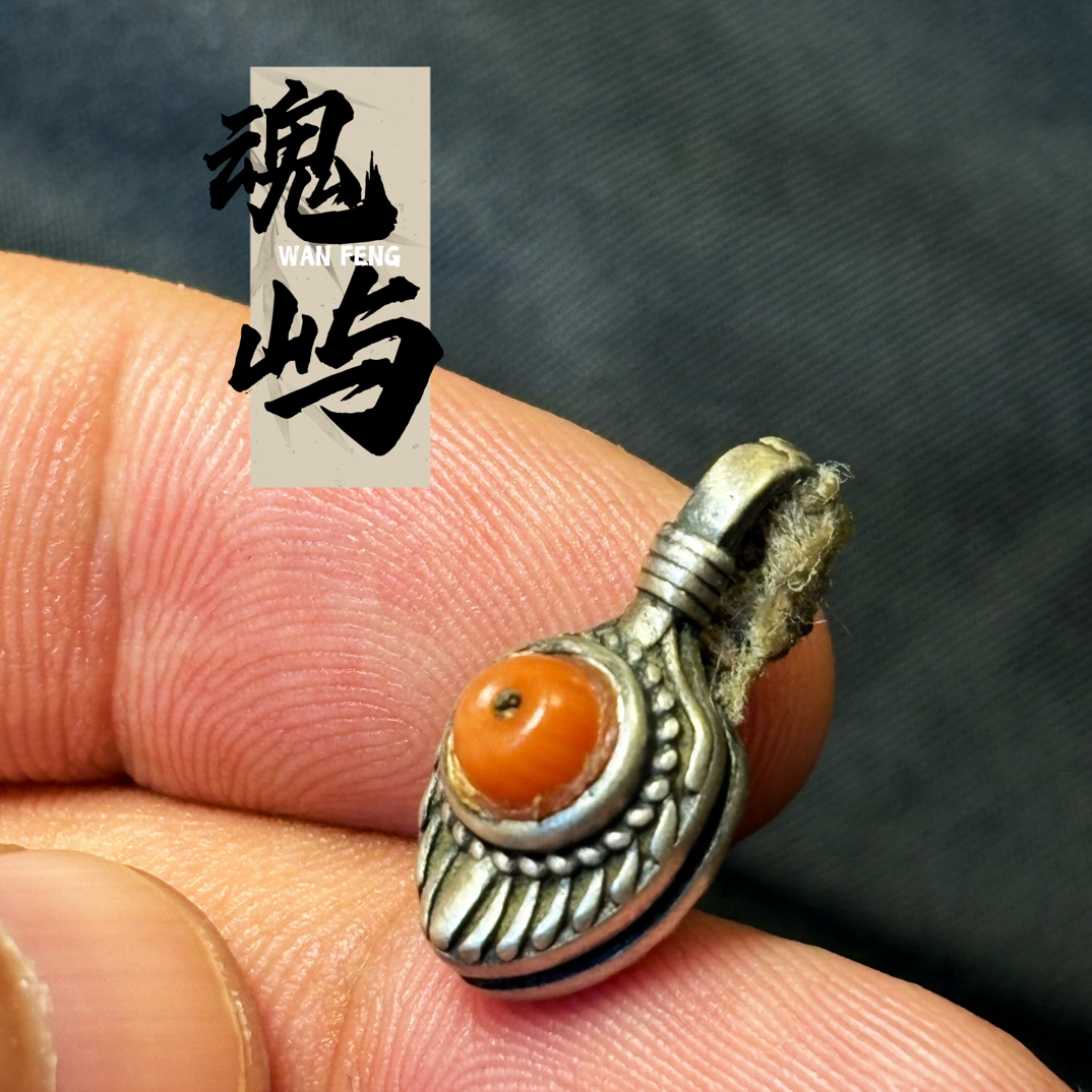 老银卡子，海鲜镶嵌。藏传文玩趣味收藏