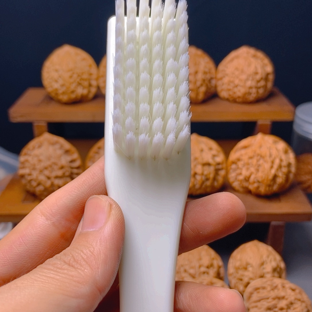 甜***崽文玩核桃吊坠刷子