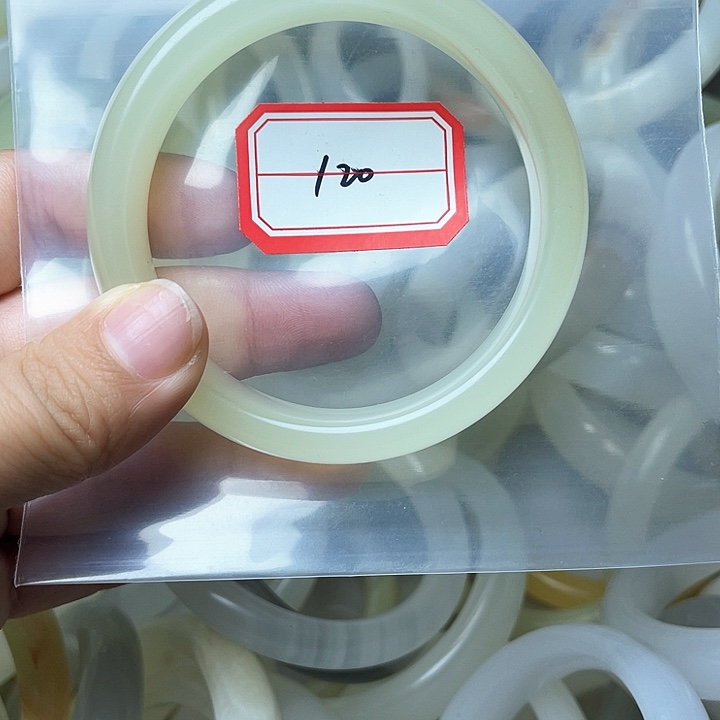 石英质玉手镯未镶嵌120
