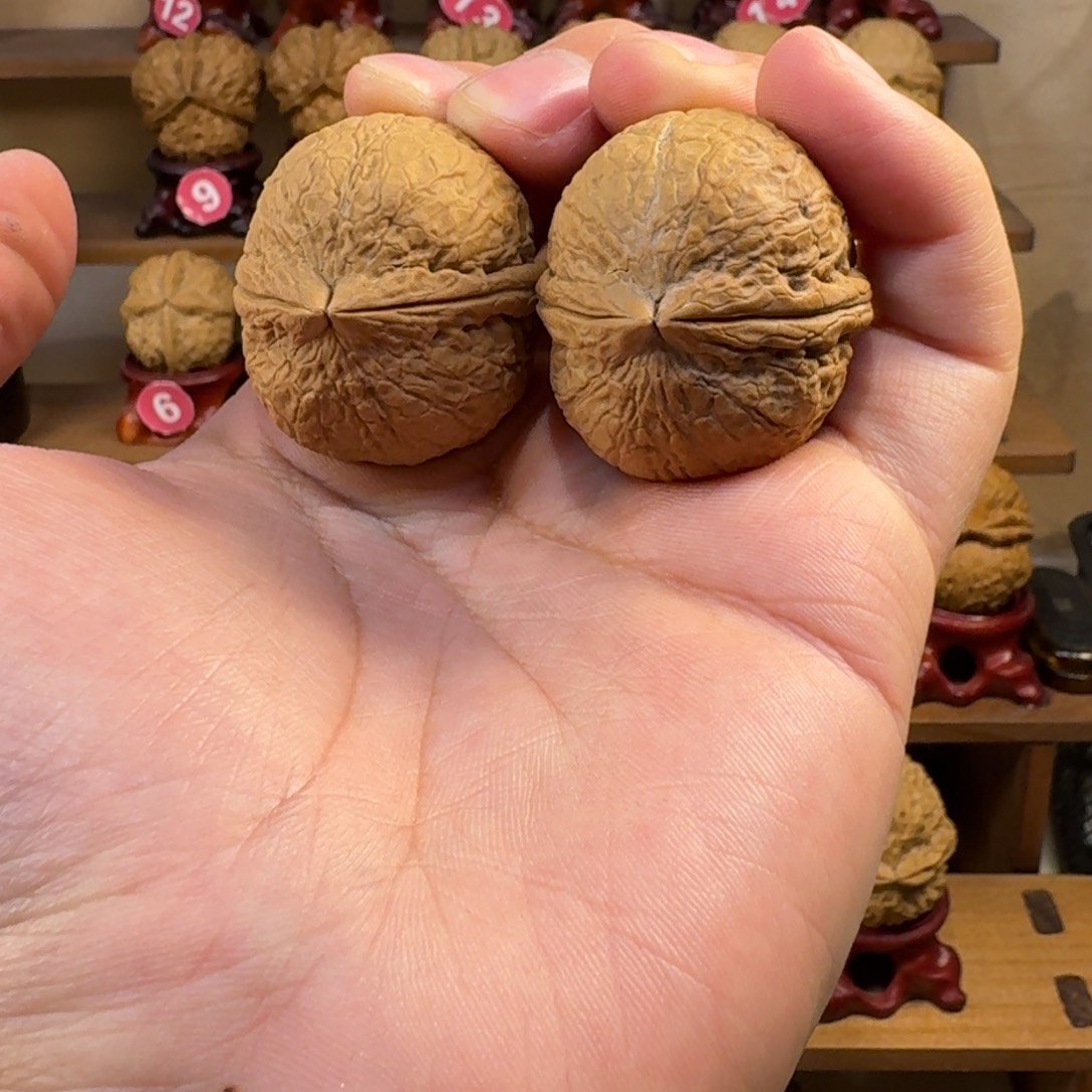 铁核桃把件粗筋皇冠