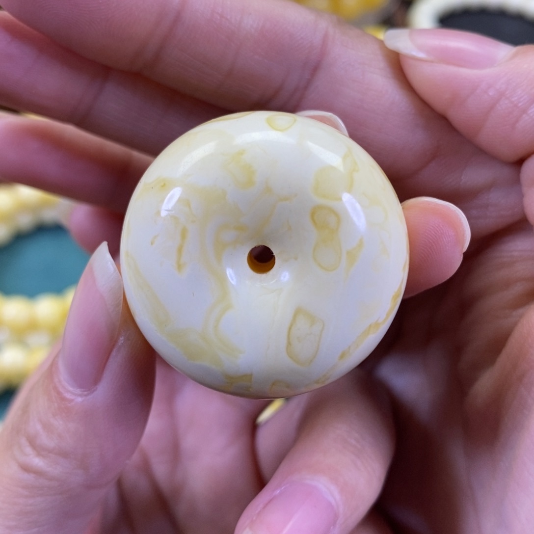 琥珀裸石未镶嵌平安扣