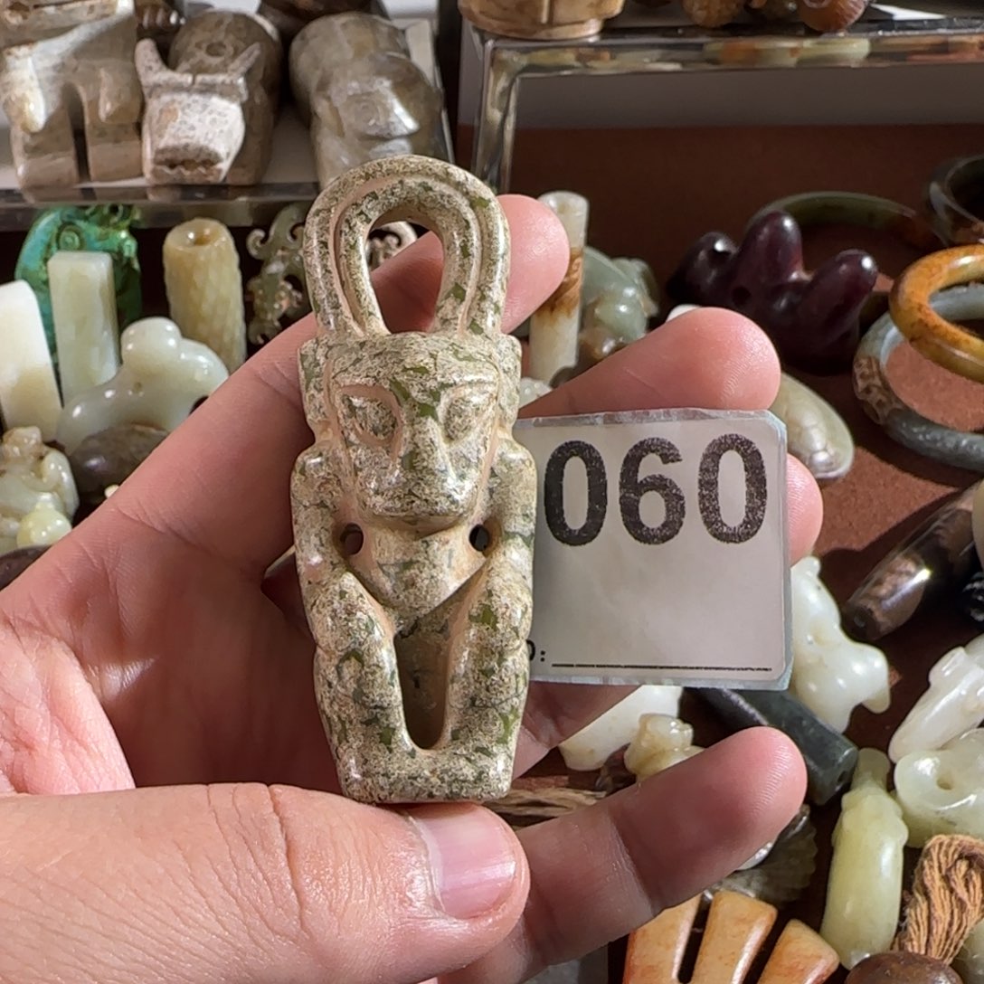 未镶嵌蛇纹石玉颈饰