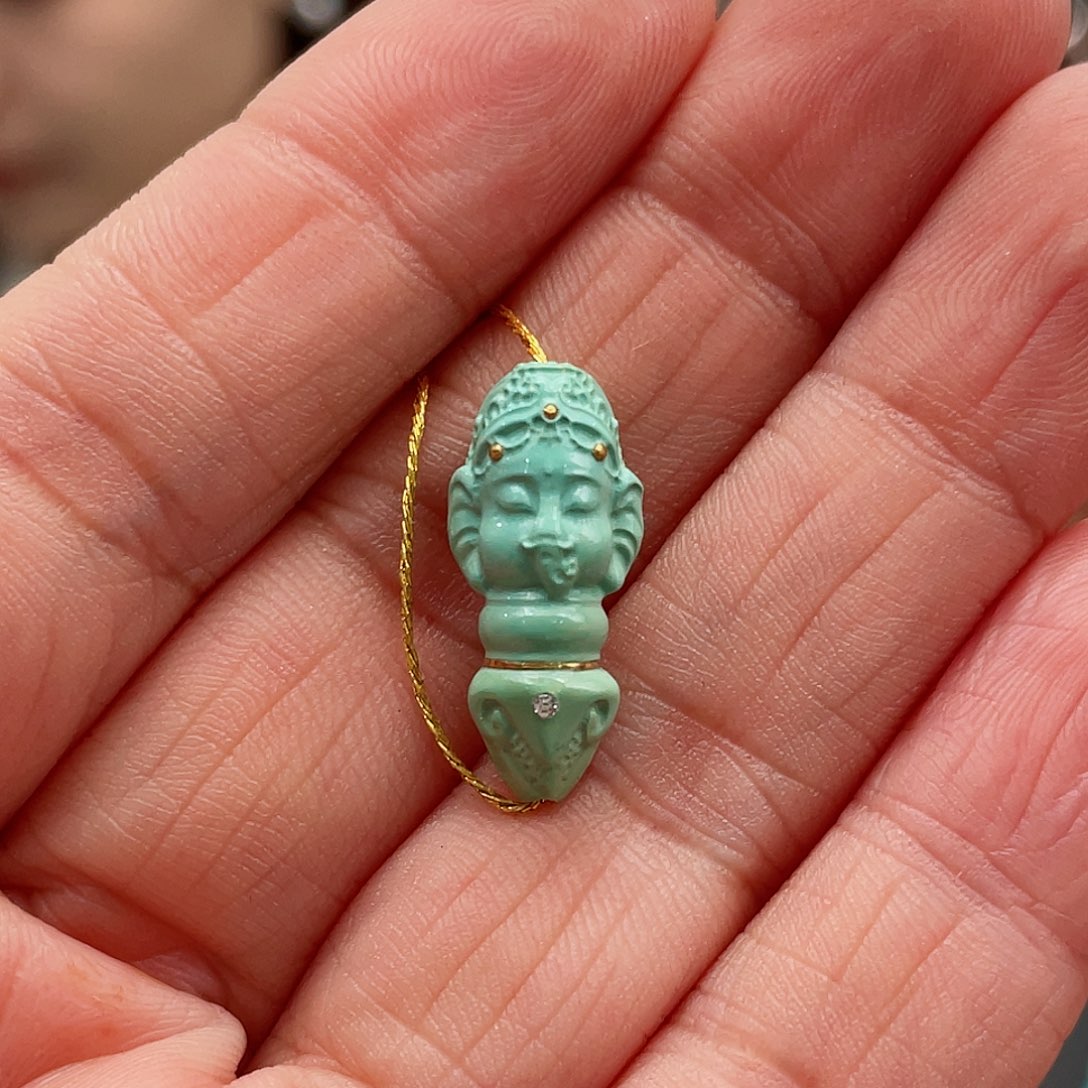 绿松石颈饰未镶嵌