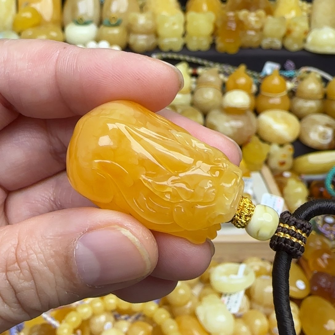 蜜蜡颈饰未镶嵌天然焦皮料蜜蜡貔貅