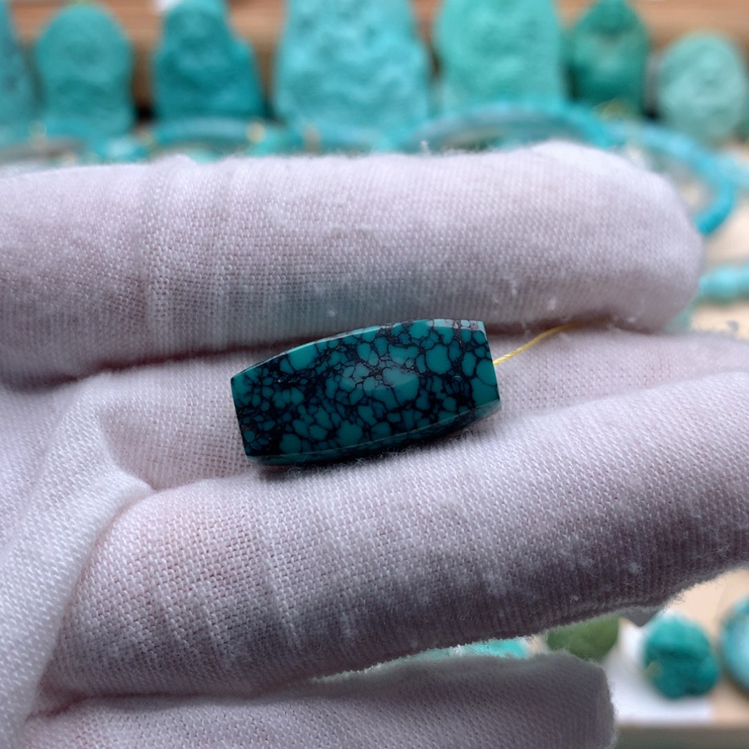 绿松石颈饰未镶嵌