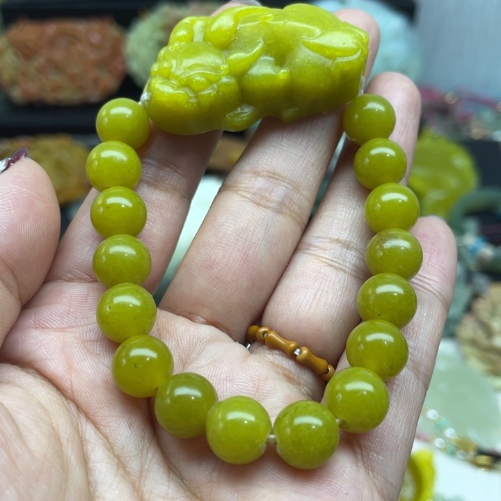 蛇纹石玉未镶嵌颈饰