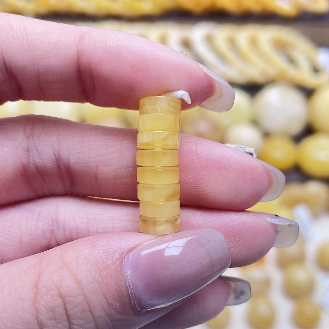 琥珀未镶嵌裸石7.5*2.5mm隔片瑕