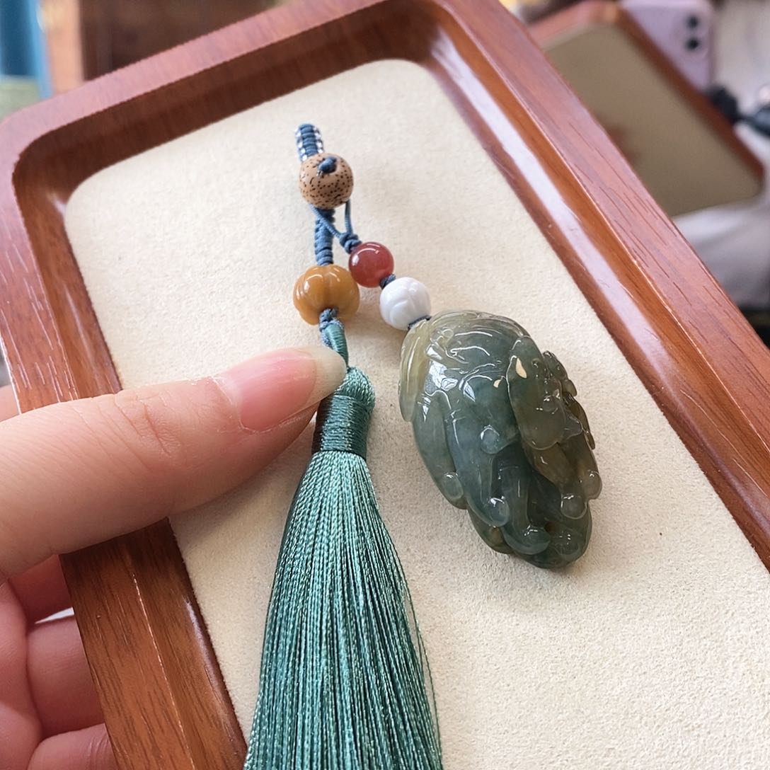 翡翠颈饰未镶嵌翡翠挂件