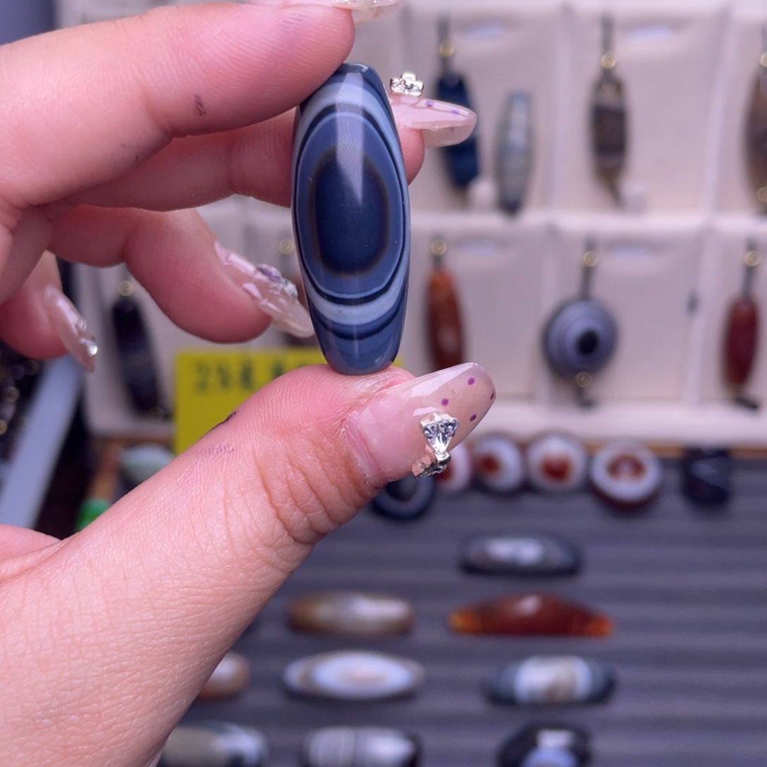 向***南玛瑙/玉髓合金颈饰