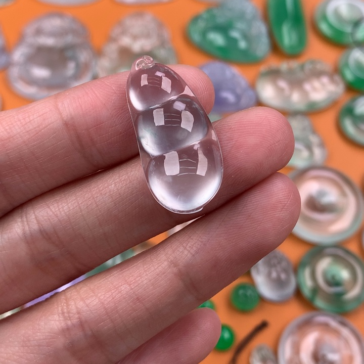 翡翠挂件未镶嵌….