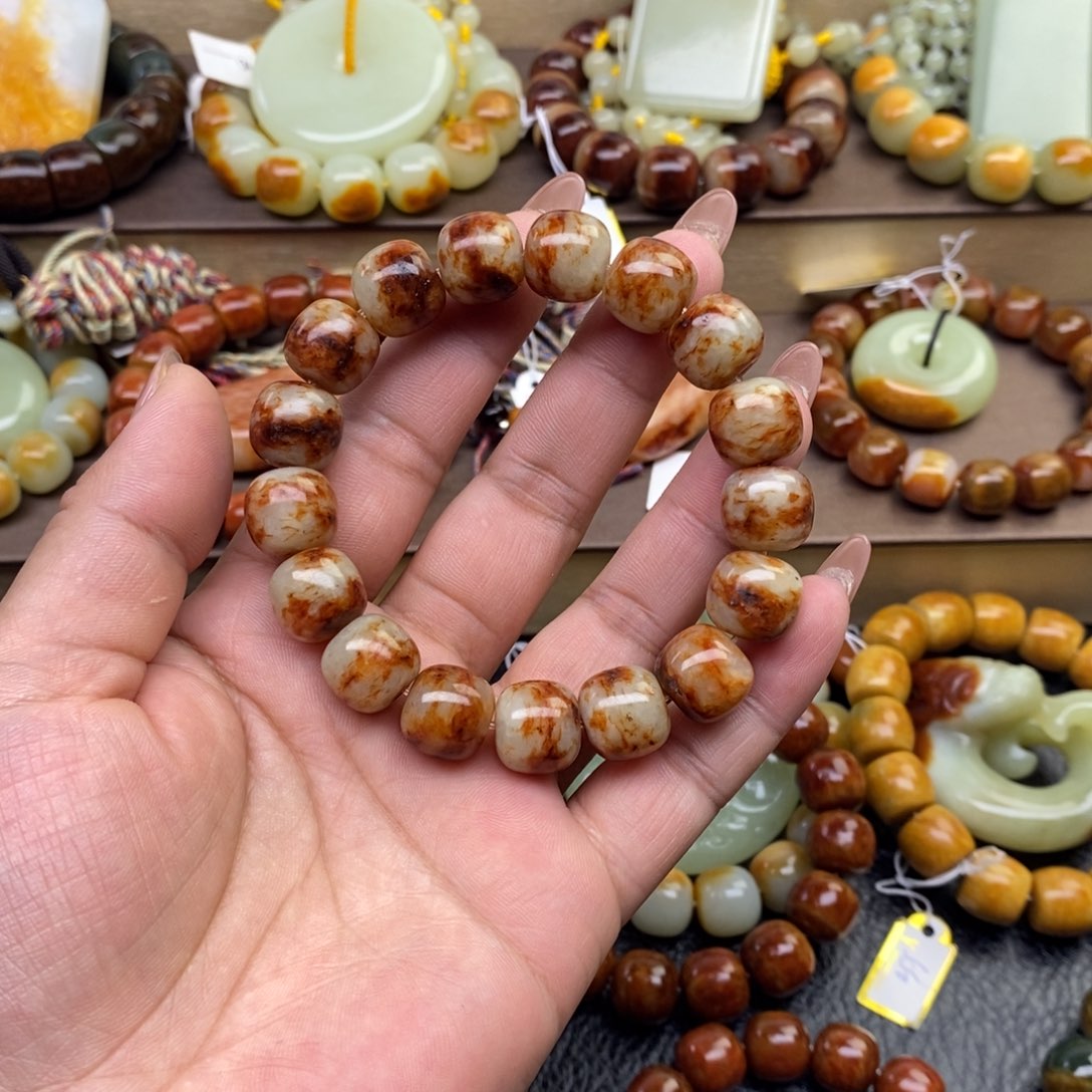 用***2透闪石质玉未镶嵌手串