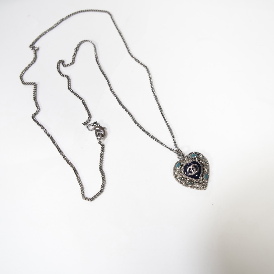 Chanel 枪色爱心吊坠项链